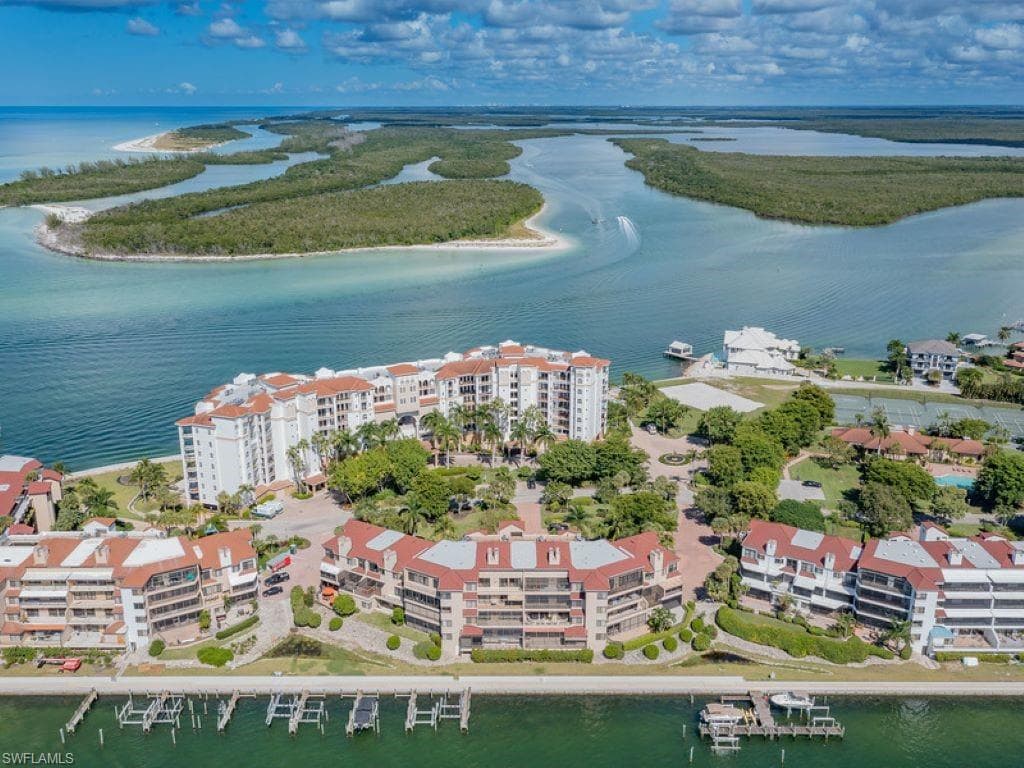 410 La Peninsula BLVD 410 NAPLES, FL 34113