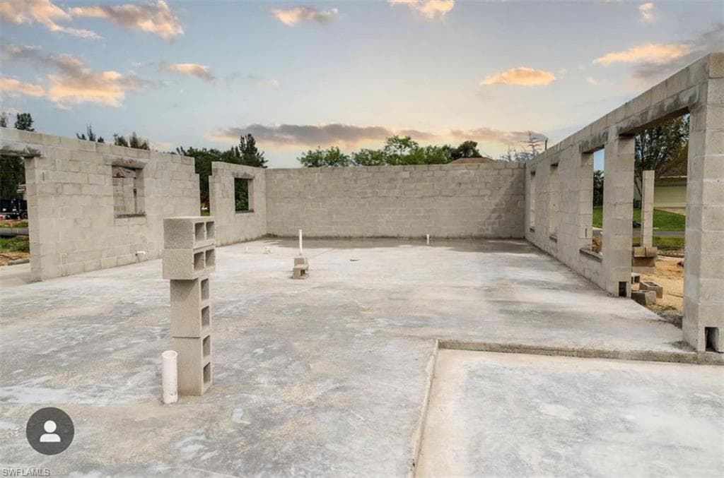 424 NW 6th AVE CAPE CORAL, FL 33993