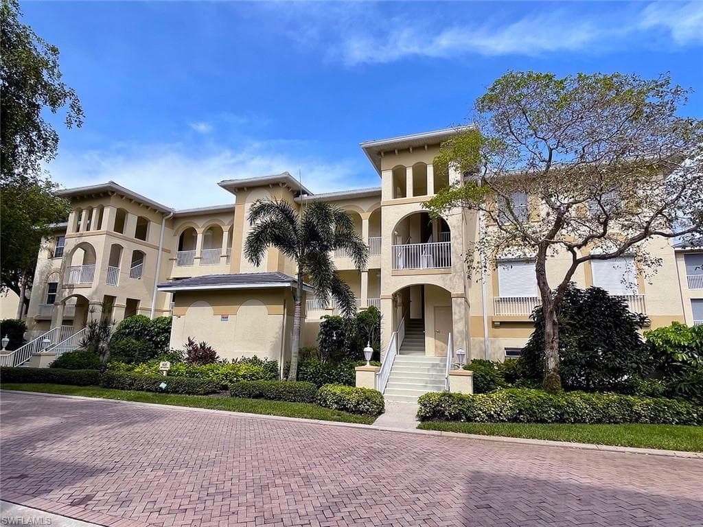 835 Bentwater CIR 103 NAPLES, FL 34108