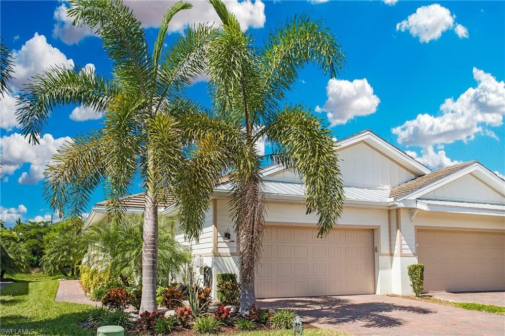 14899 Edgewater CIR NAPLES, FL 34114