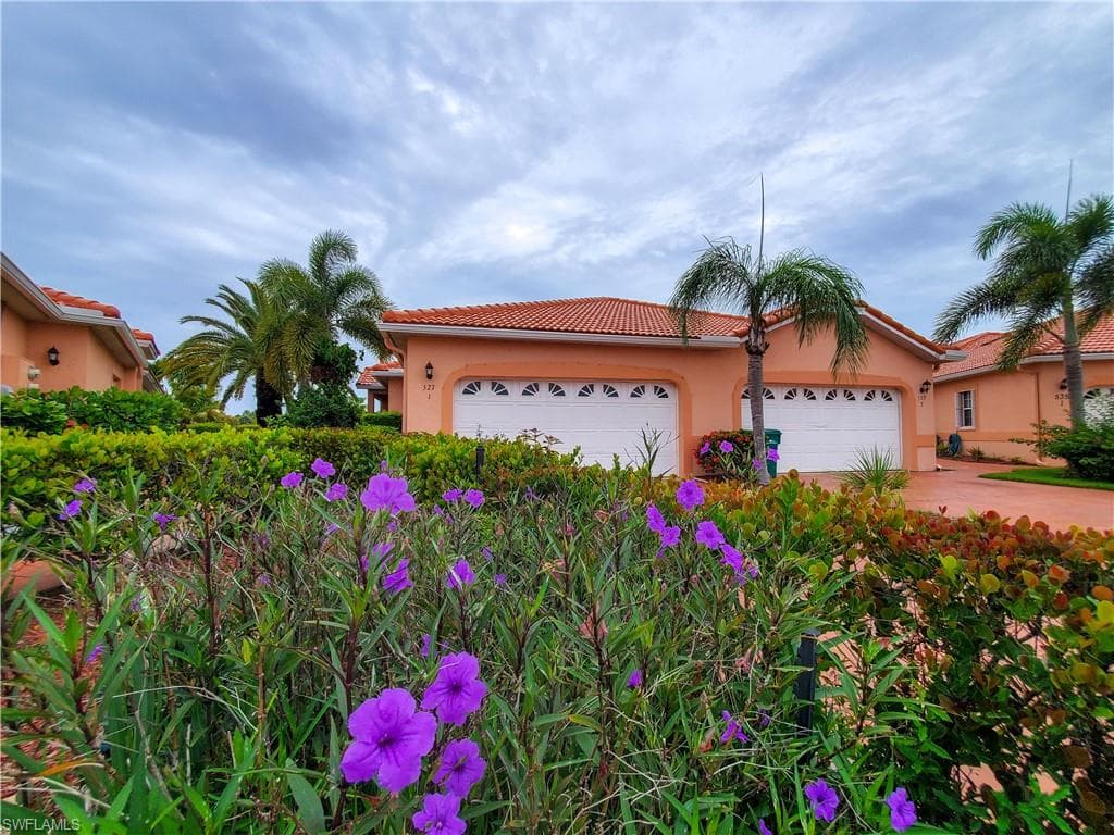 527 Joseph CT 6601 NAPLES, FL 34104