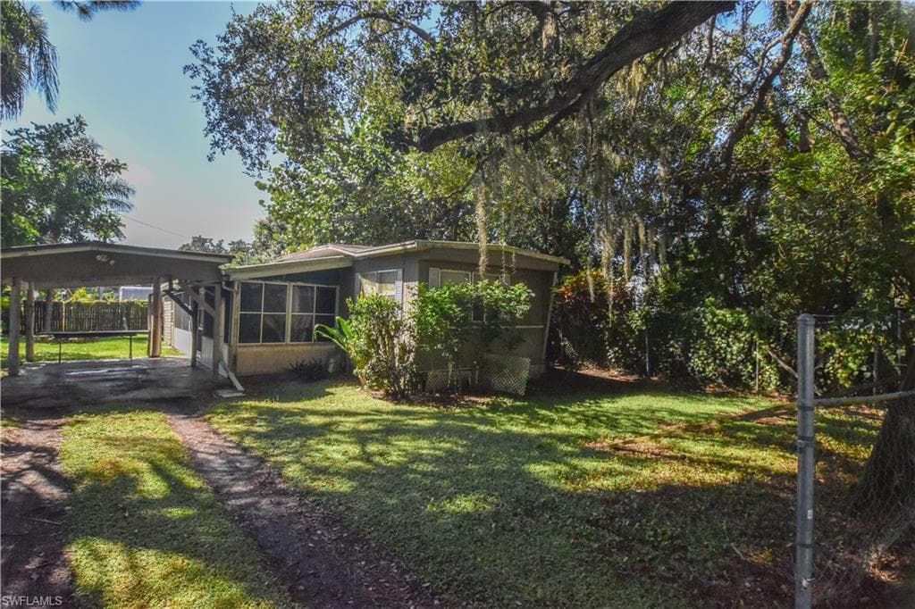 225 Redlin ST NORTH FORT MYERS, FL 33903
