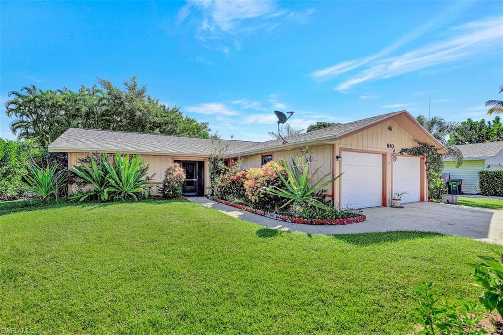 940 Rose WAY NAPLES, FL 34104