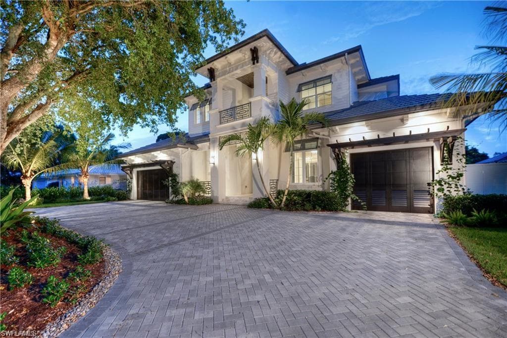 737 WILLOWHEAD DR NAPLES, FL 34103