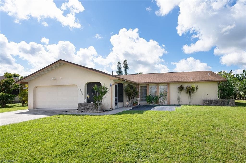 1633 Country Club PKY LEHIGH ACRES, FL 33936