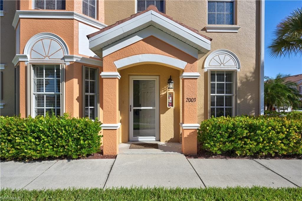 1813 Concordia Lake CIR 2003 CAPE CORAL, FL 33909