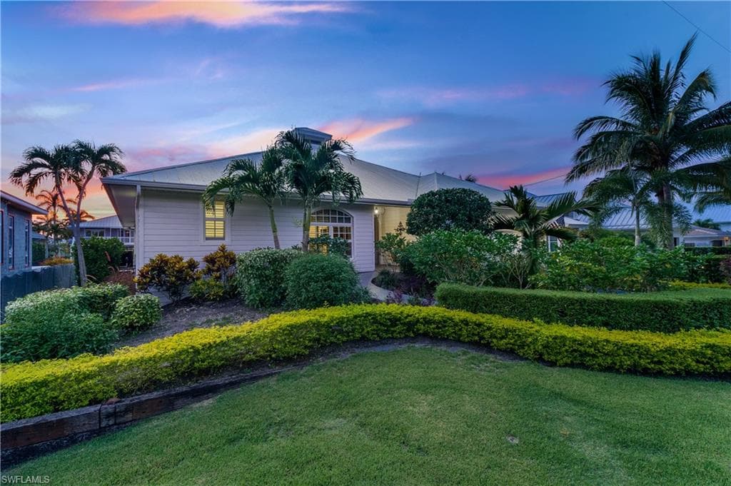 1900 Sandpiper ST NAPLES, FL 34102