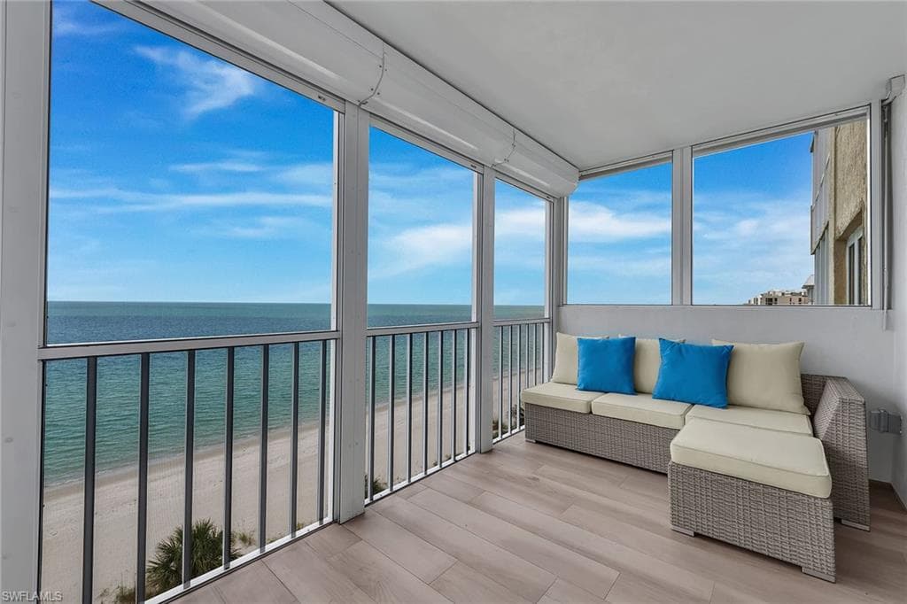 2885 Gulf Shore BLVD N 702 NAPLES, FL 34103