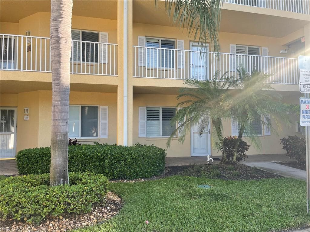 19880 Breckenridge Dr. 104 ESTERO, FL 33928