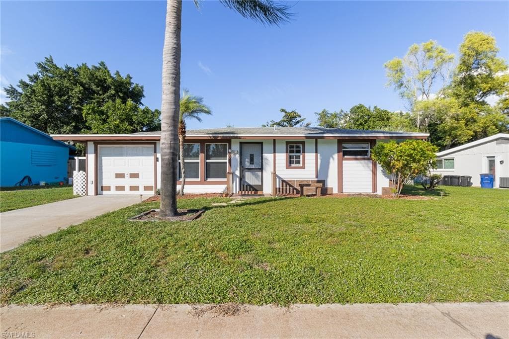 936 Ridgeway DR NORTH FORT MYERS, FL 33903