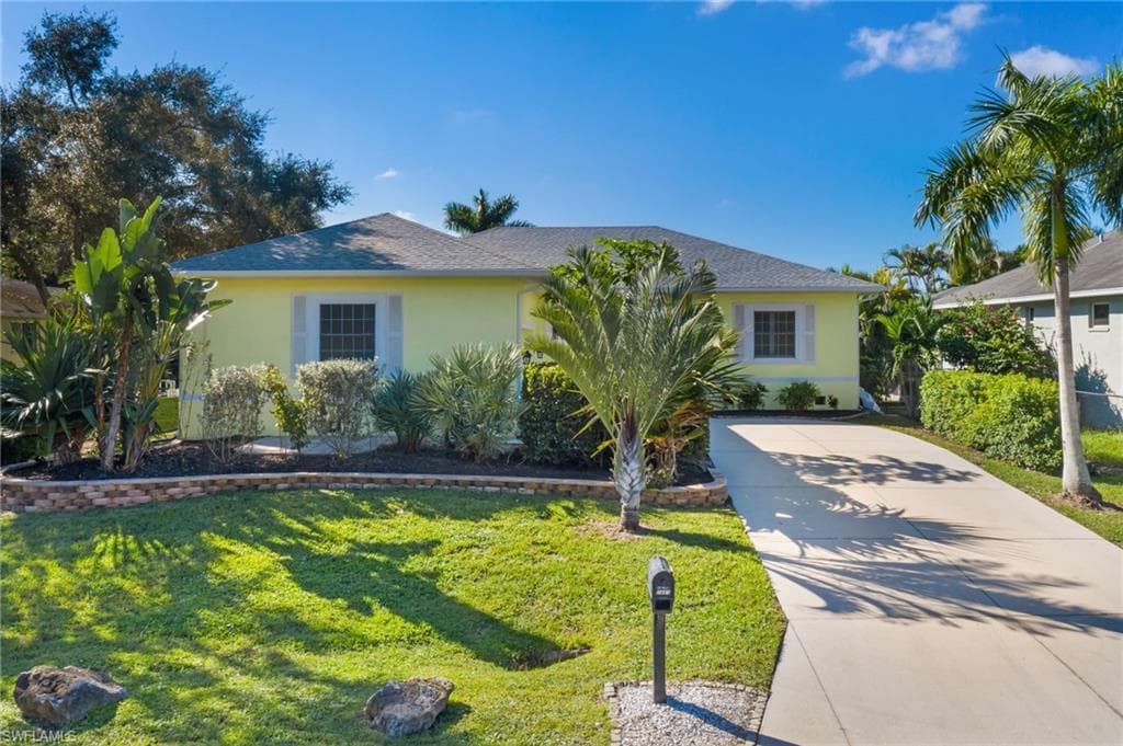 7887 Sandel Wood CIR W FORT MYERS, FL 33908