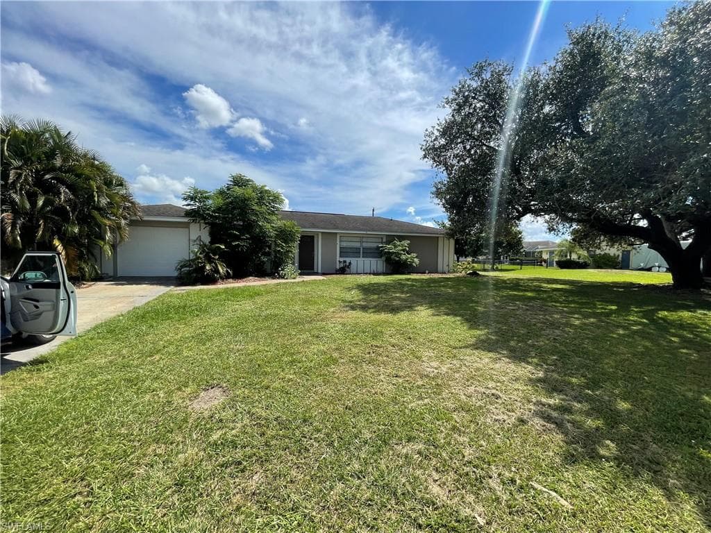 1645 Country Club PKY LEHIGH ACRES, FL 33936