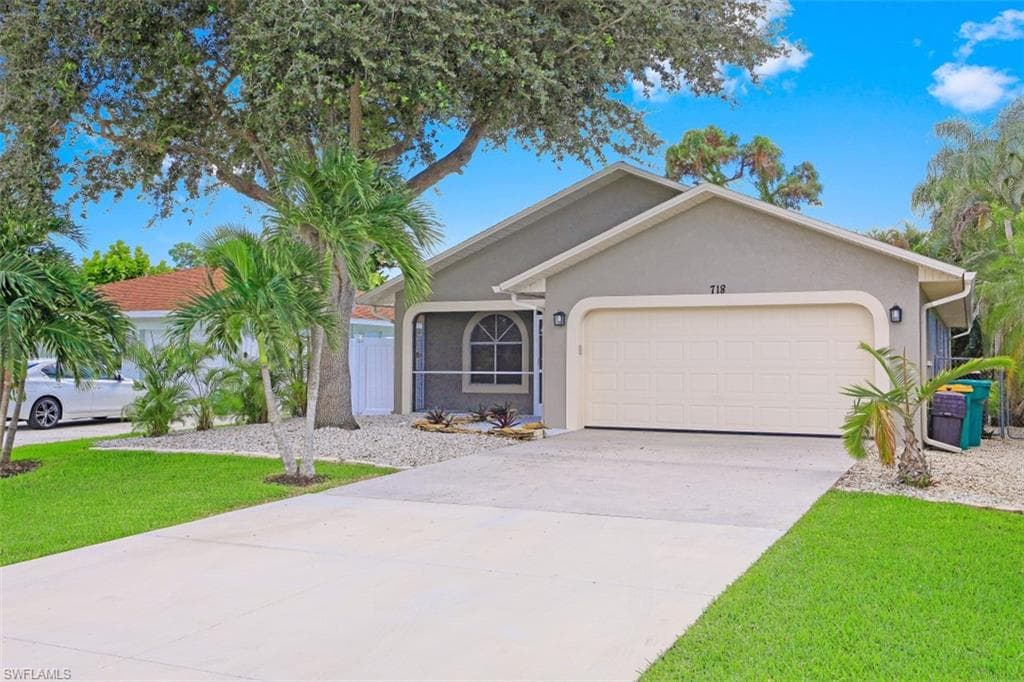 718 95th AVE N NAPLES, FL 34108