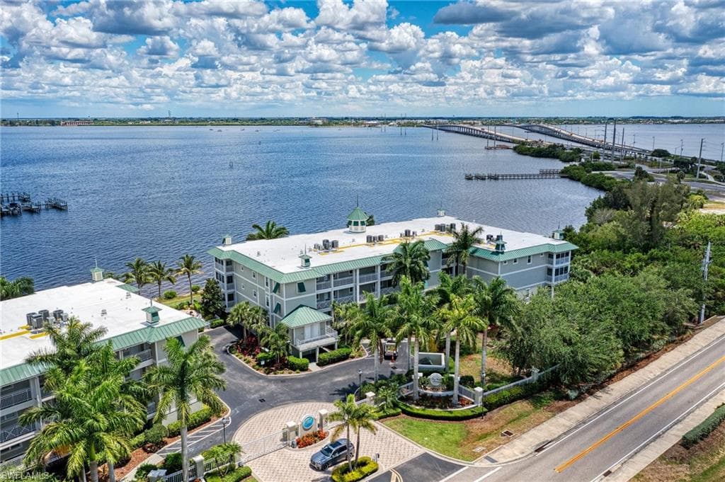 5116 Melbourne ST B-304 PORT CHARLOTTE, FL 33980