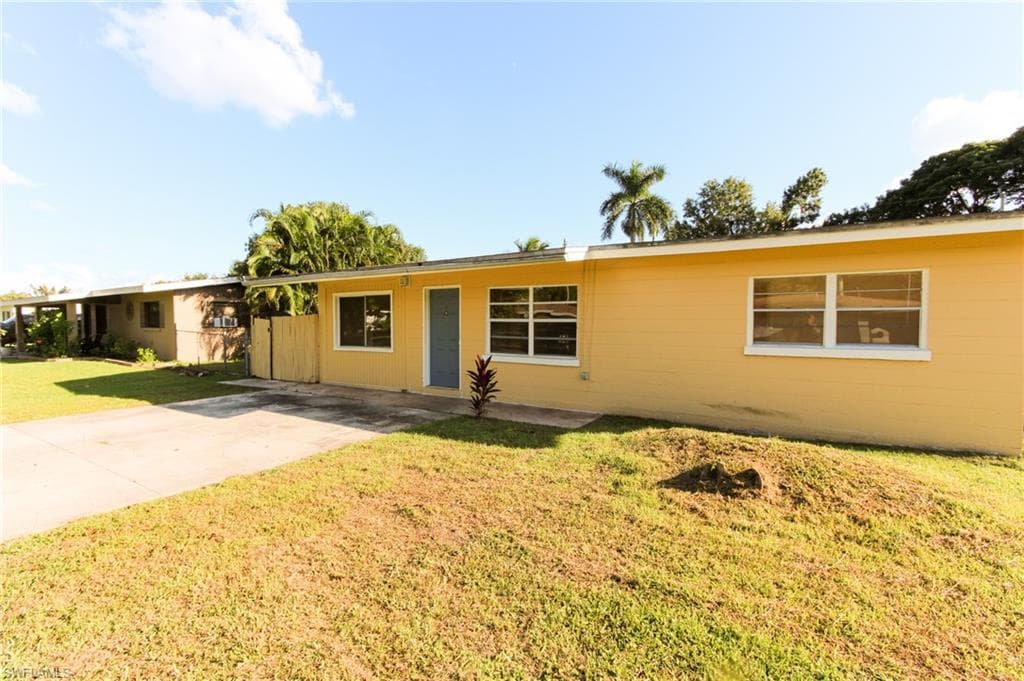61 Victoria DR NORTH FORT MYERS, FL 33917