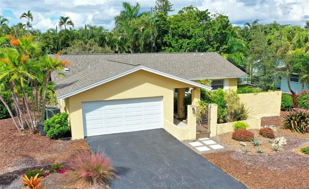 157 Briarcliff LN NAPLES, FL 34113