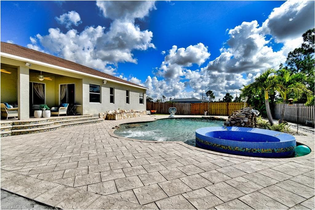 2611 20th ST W LEHIGH ACRES, FL 33971