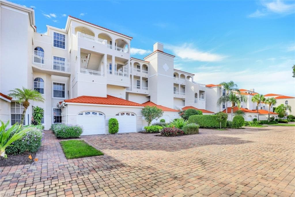 1520 Clermont DR H-302 NAPLES, FL 34109