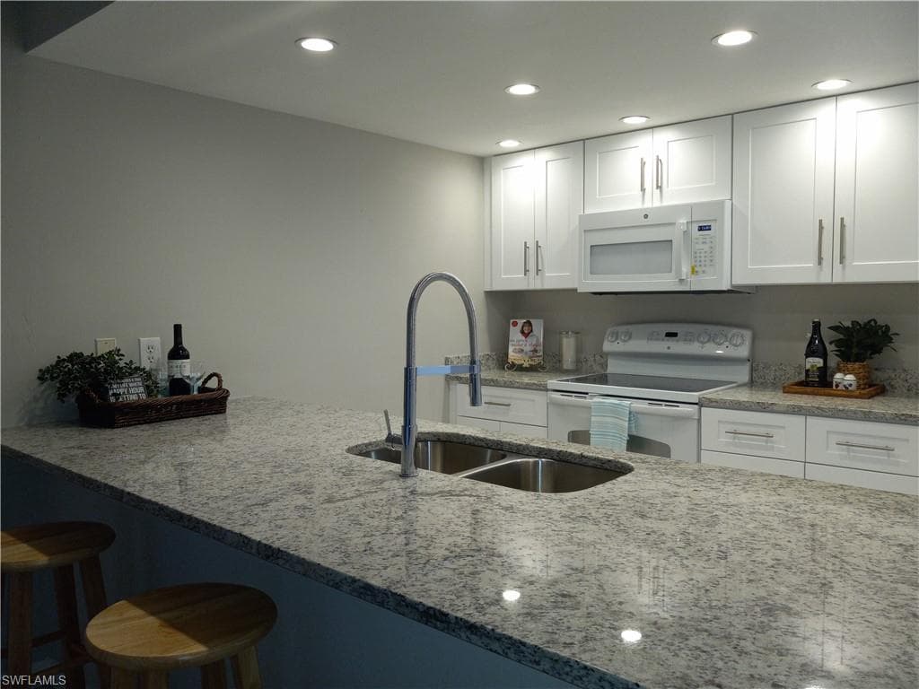 148 Cypress WAY E 904 NAPLES, FL 34110