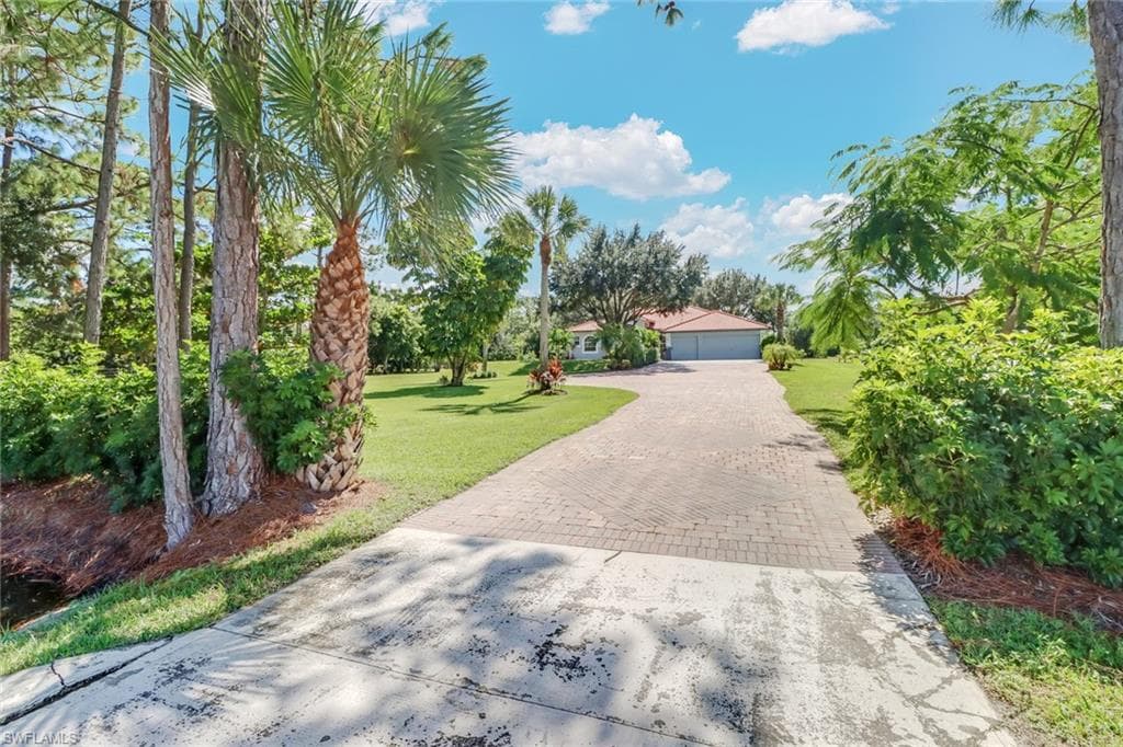2610 52nd AVE NE NAPLES, FL 34120