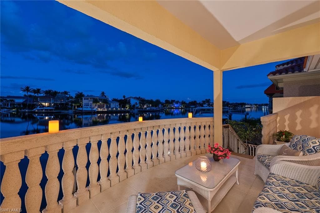 4820 Gulf Shore BLVD N NAPLES, FL 34103