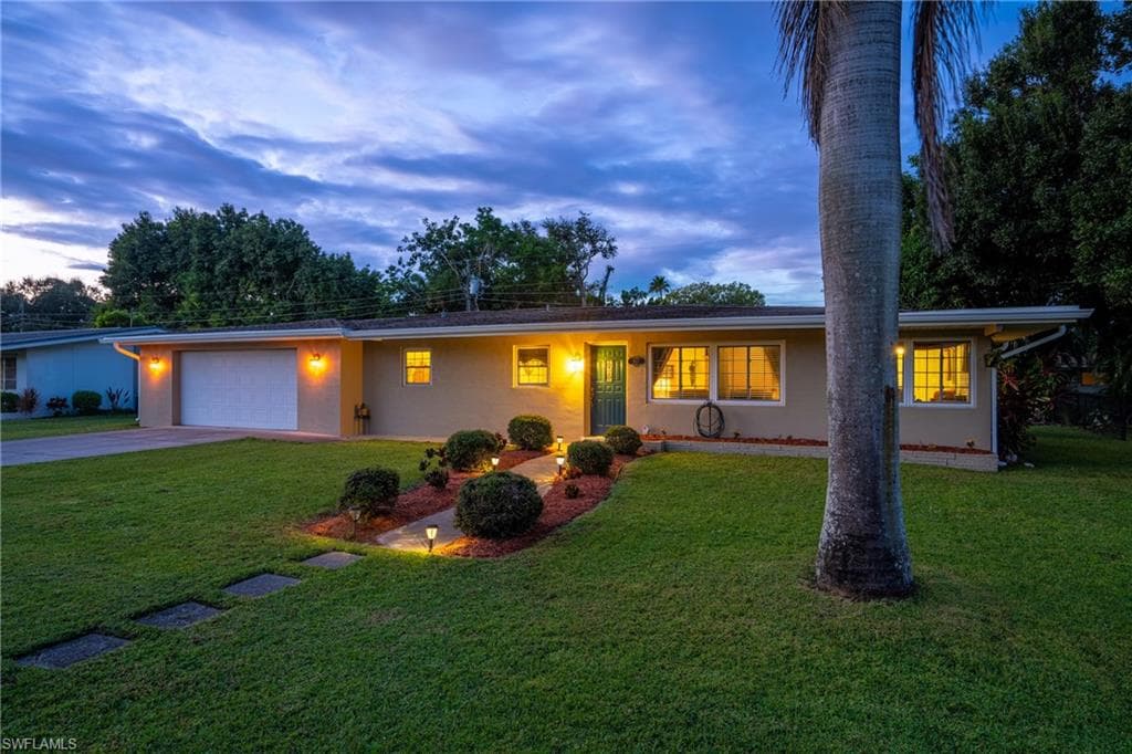 1657 Grace AVE FORT MYERS, FL 33901