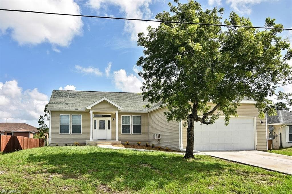 3202 6th ST W LEHIGH ACRES, FL 33971
