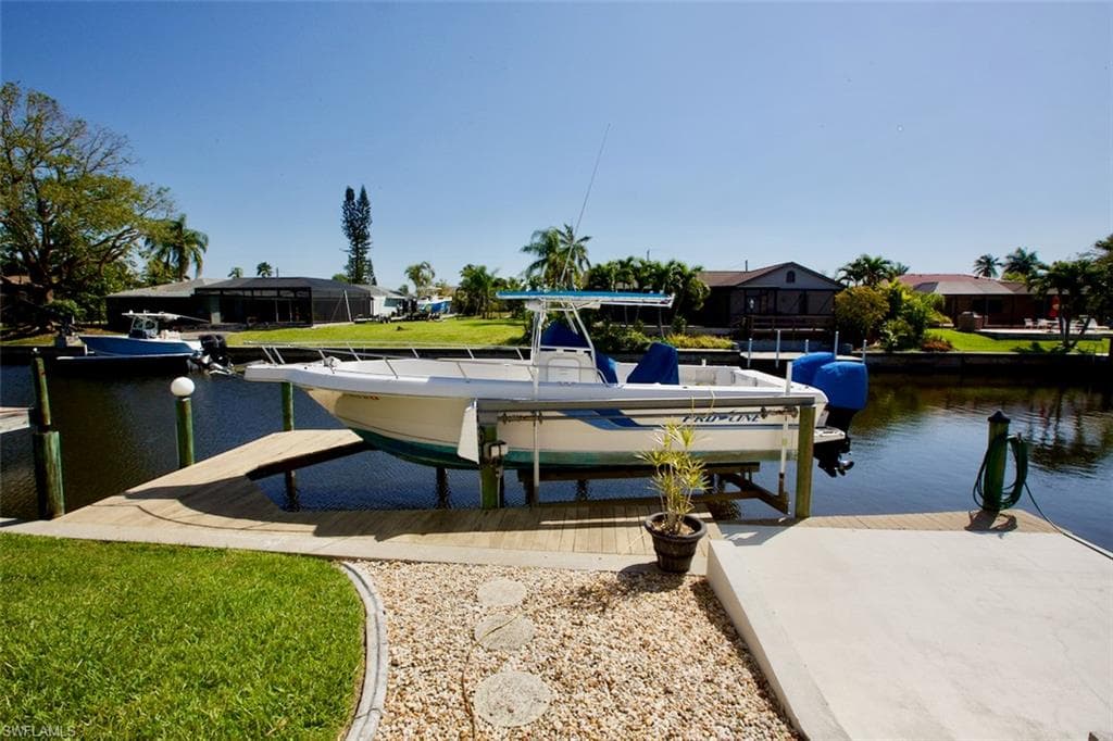 2525 SE 19th PL CAPE CORAL, FL 33904