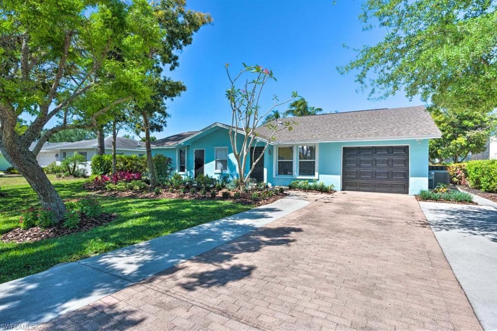 27218 Barefoot LN BONITA SPRINGS, FL 34135