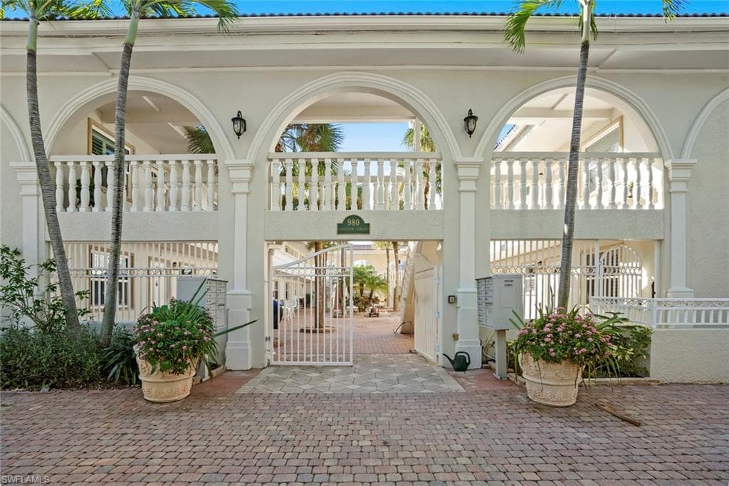 980 7th AVE S 208 NAPLES, FL 34102