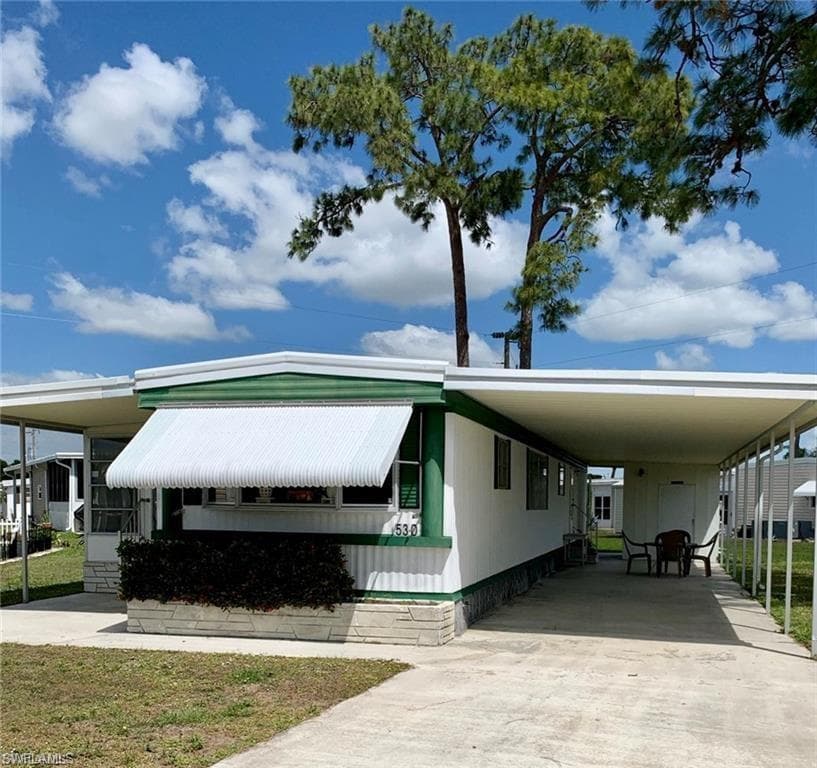 530 Blossom CT NORTH FORT MYERS, FL 33917
