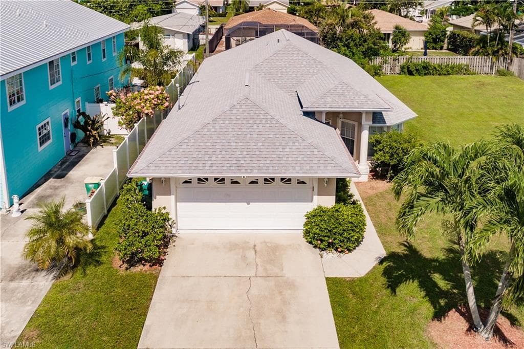 583 99th AVE N NAPLES, FL 34108