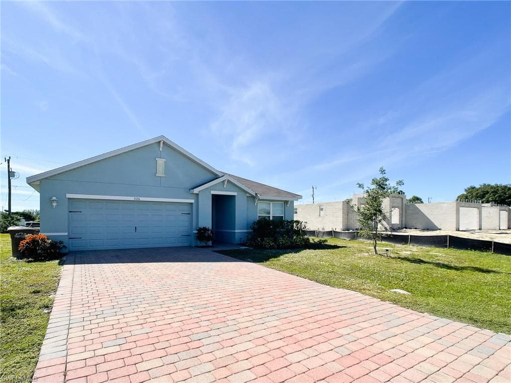 526 SW 15th TER CAPE CORAL, FL 33991