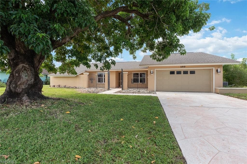 280 Baltusrol DR NAPLES, FL 34113