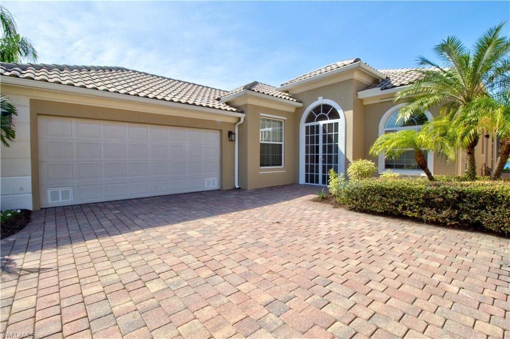 8015 Valentina CT NAPLES, FL 34114