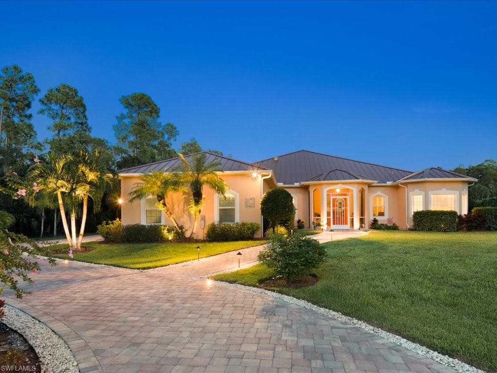 270 Logan BLVD S NAPLES, FL 34119