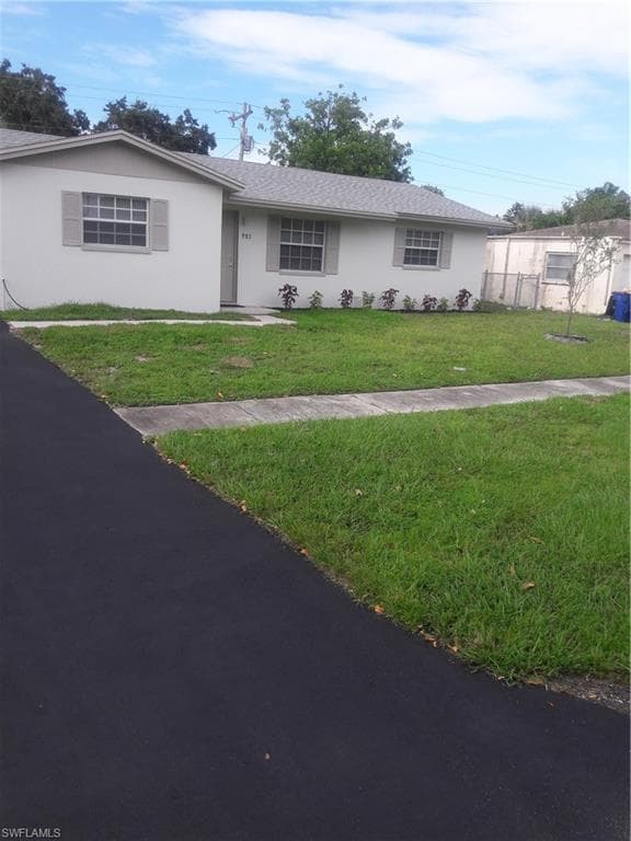 983 Jasmine ST NORTH FORT MYERS, FL 33903