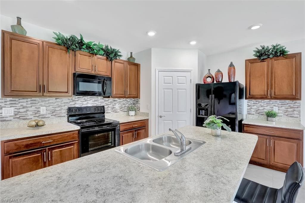 10356 Silver Pond LN LEHIGH ACRES, FL 33936