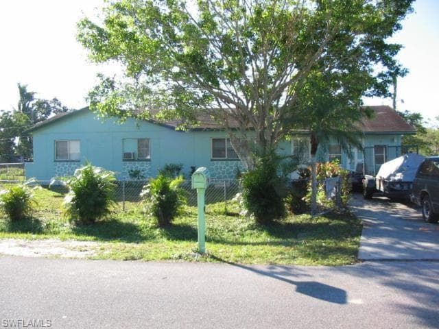 3967 Squirrel Hill CT FORT MYERS, FL 33905