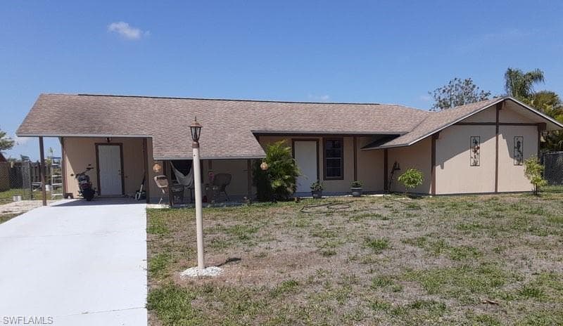 111 Kerr CIR LEHIGH ACRES, FL 33936