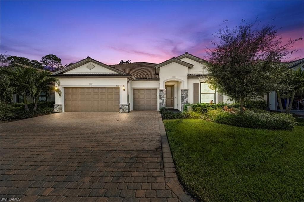 9011 Holden DR FORT MYERS, FL 33967