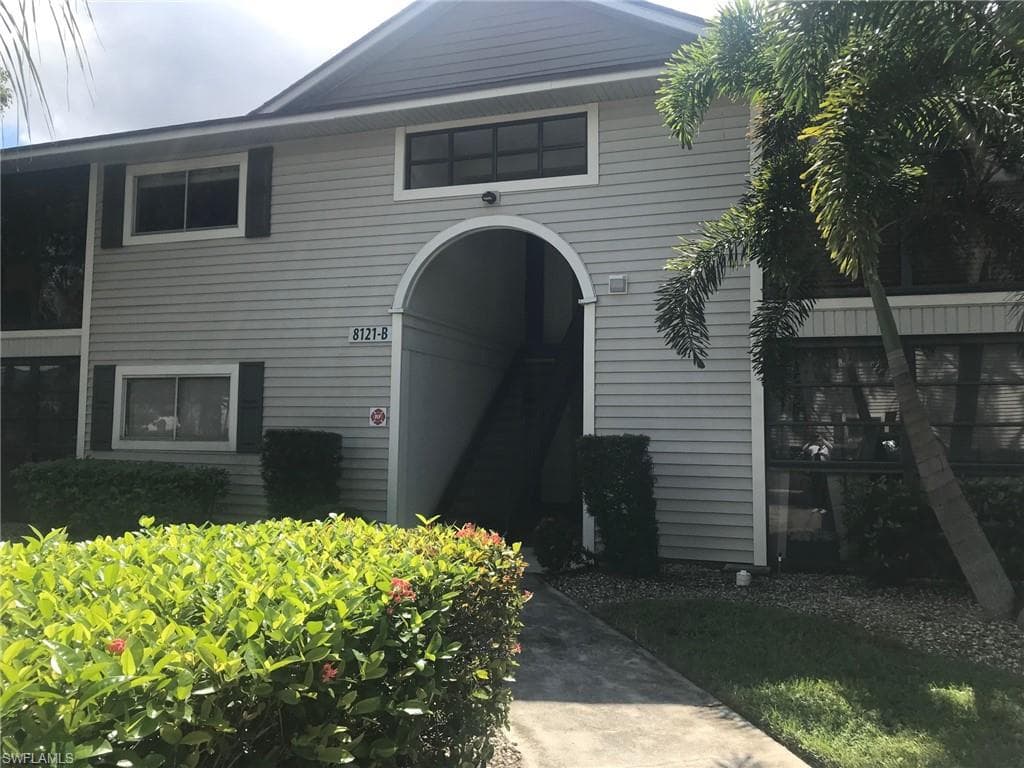 8121 S Woods CIR 10 FORT MYERS, FL 33919