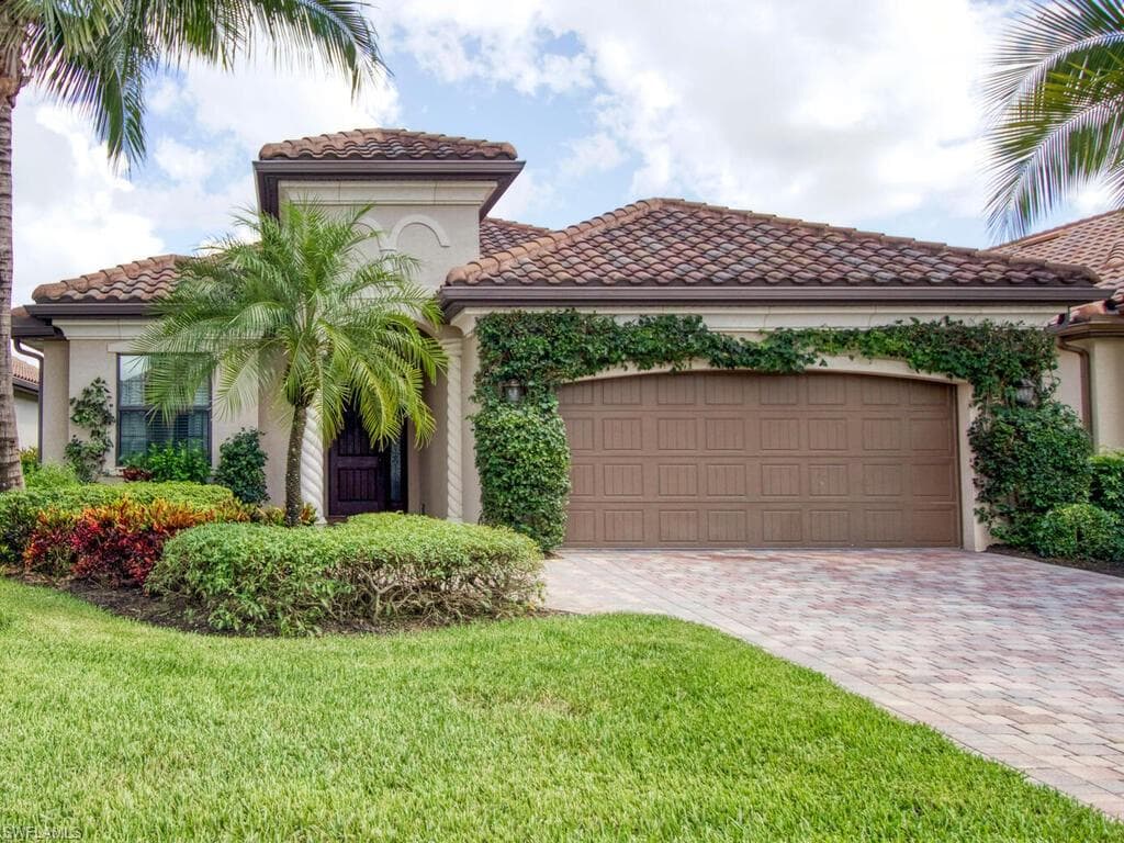 2982 Aviamar CIR NAPLES, FL 34114