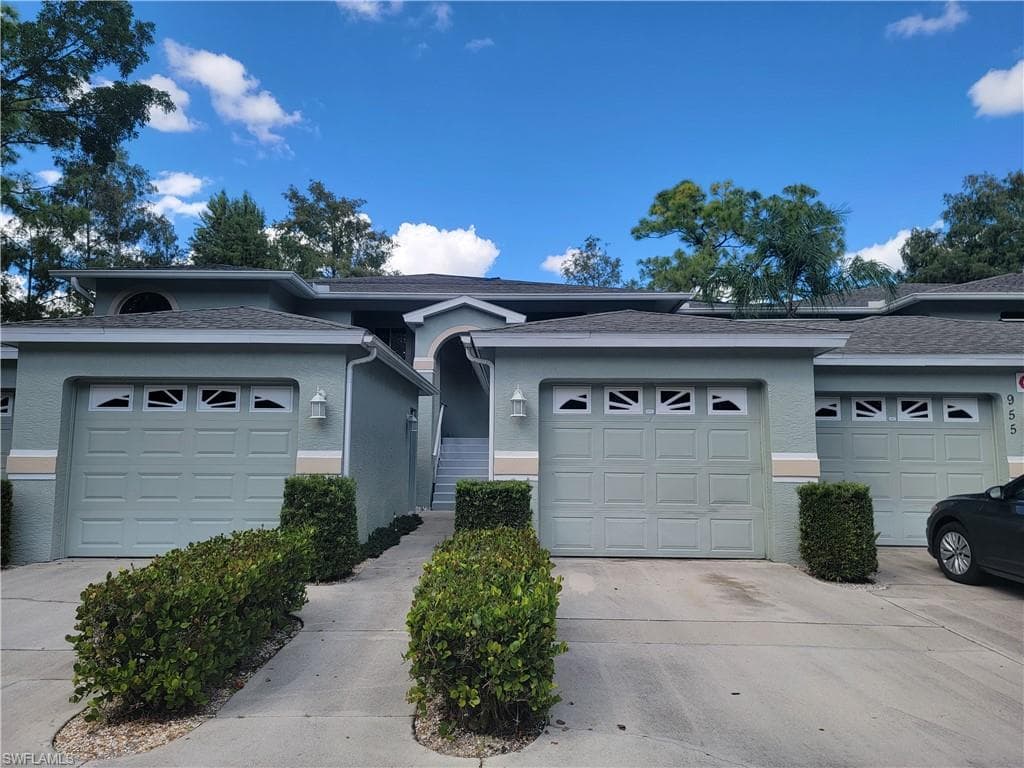 955 New Waterford DR D-202 NAPLES, FL 34104