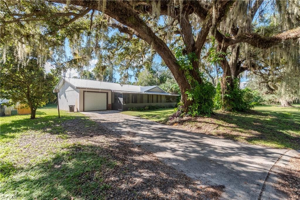 4004 Teak CT LABELLE, FL 33935