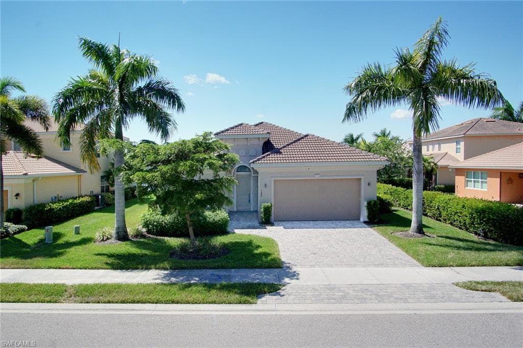 1685 Serrano CIR NAPLES, FL 34105