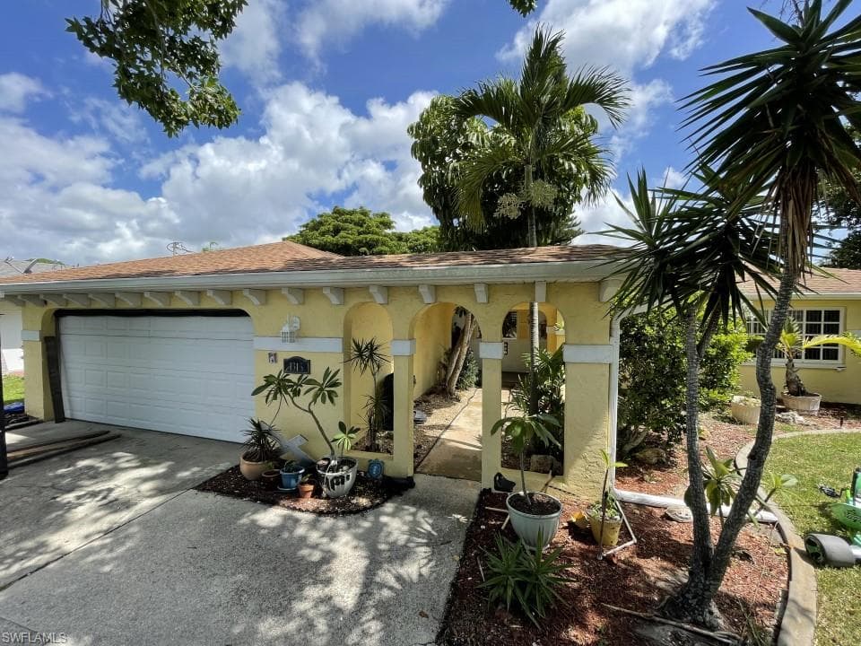 1315 25th TER CAPE CORAL, FL 33904