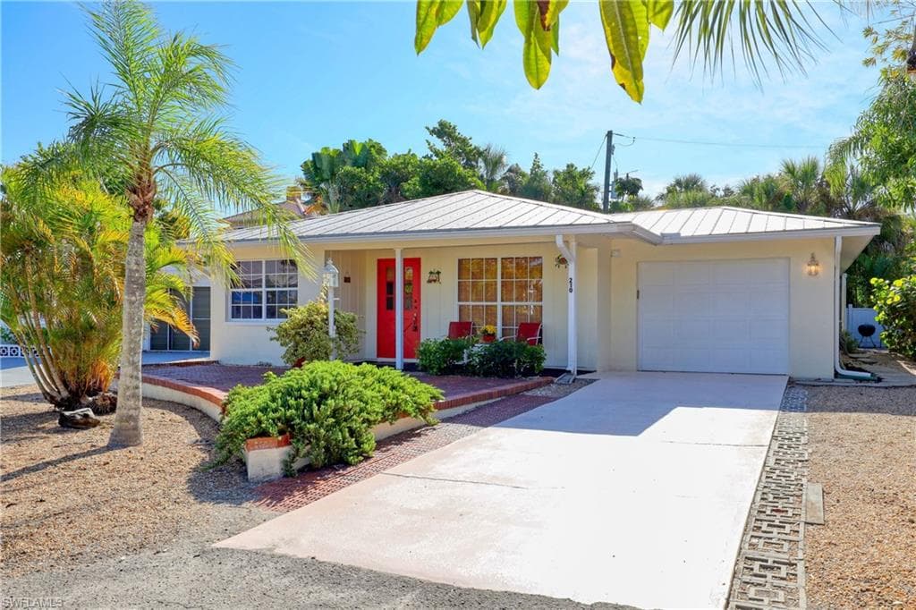 210 Hibiscus DR