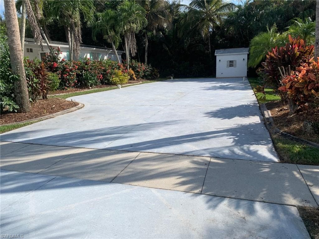 1239 Silver Lakes BLVD NAPLES, FL 34114