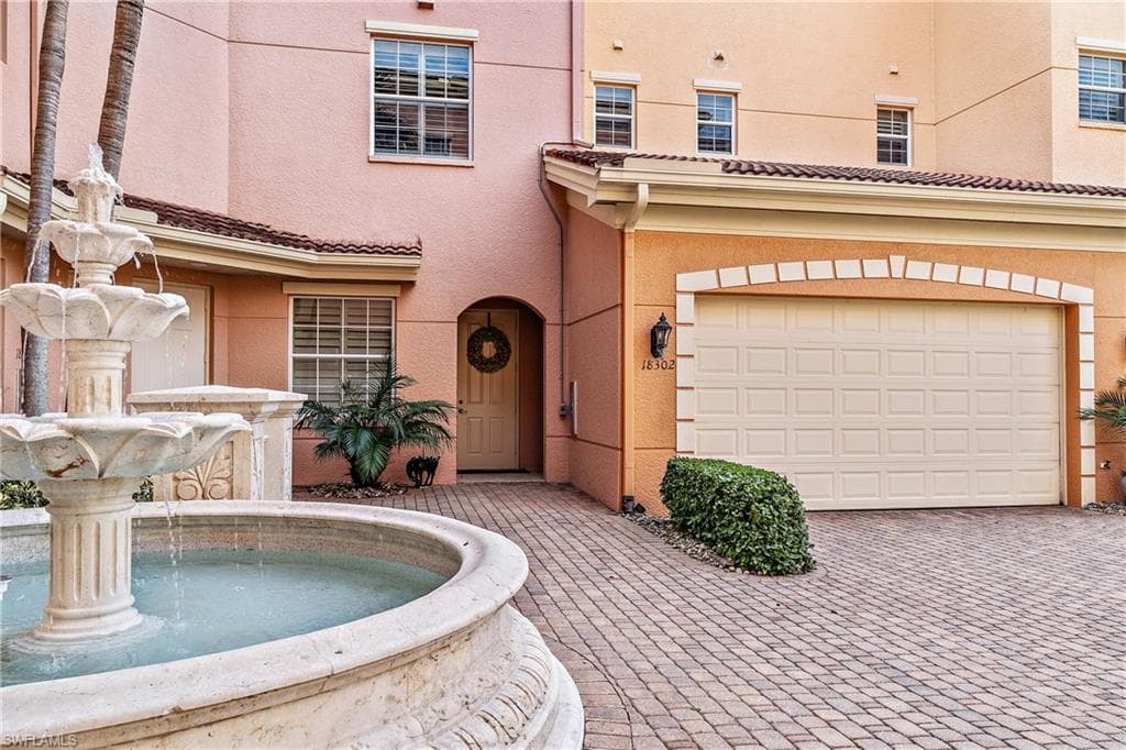 580 Avellino Isles CIR 302 NAPLES, FL 34119